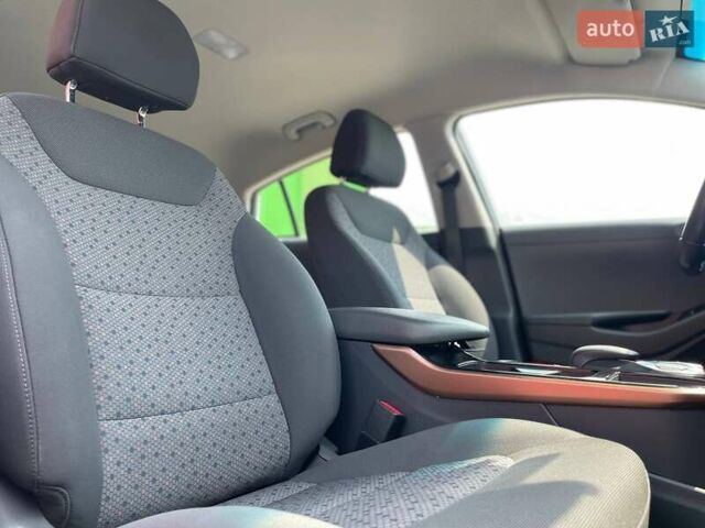 Білий Хендай Ioniq, об'ємом двигуна 0 л та пробігом 158 тис. км за 12700 $, фото 22 на Automoto.ua