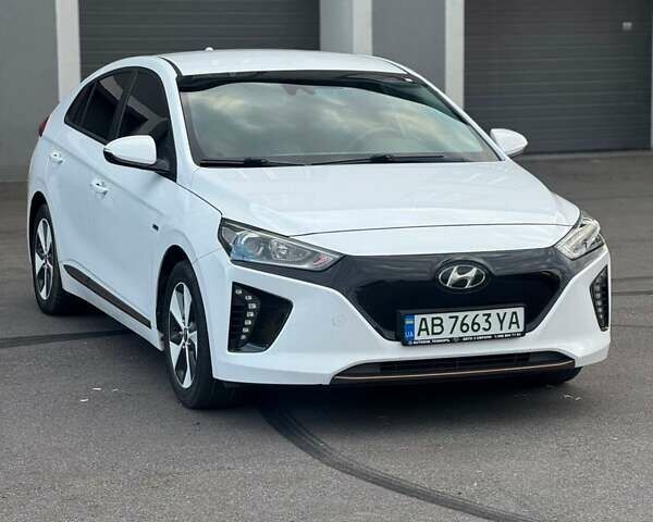 Белый Хендай Ioniq, объемом двигателя 0 л и пробегом 95 тыс. км за 12500 $, фото 16 на Automoto.ua
