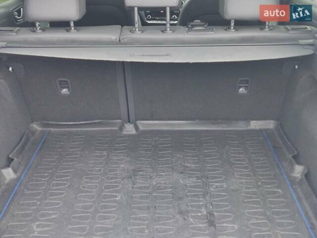 Белый Хендай Ioniq, объемом двигателя 0 л и пробегом 124 тыс. км за 13500 $, фото 4 на Automoto.ua