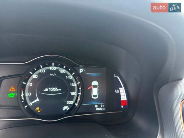 Белый Хендай Ioniq, объемом двигателя 0 л и пробегом 70 тыс. км за 10300 $, фото 27 на Automoto.ua