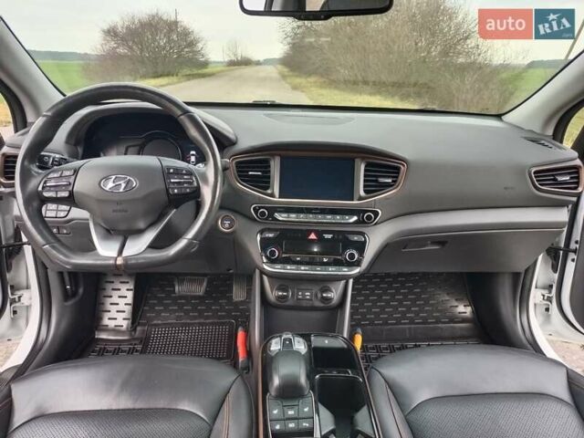 Белый Хендай Ioniq, объемом двигателя 0 л и пробегом 102 тыс. км за 12650 $, фото 35 на Automoto.ua