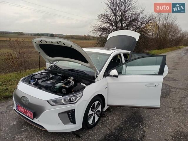 Белый Хендай Ioniq, объемом двигателя 0 л и пробегом 118 тыс. км за 11850 $, фото 51 на Automoto.ua