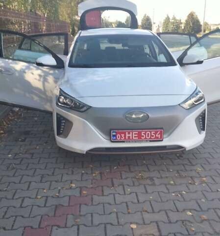 Белый Хендай Ioniq, объемом двигателя 0 л и пробегом 147 тыс. км за 13900 $, фото 11 на Automoto.ua