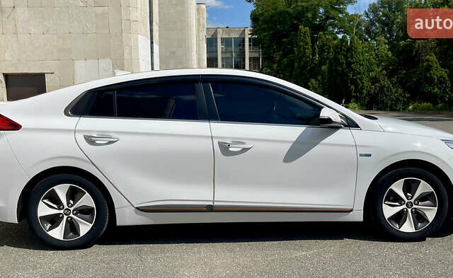 Белый Хендай Ioniq, объемом двигателя 0 л и пробегом 87 тыс. км за 17000 $, фото 6 на Automoto.ua