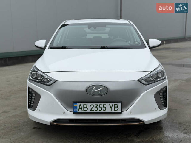 Белый Хендай Ioniq, объемом двигателя 0 л и пробегом 75 тыс. км за 12700 $, фото 2 на Automoto.ua