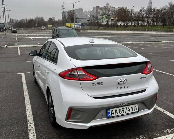 Білий Хендай Ioniq, об'ємом двигуна 0 л та пробігом 51 тис. км за 14900 $, фото 6 на Automoto.ua