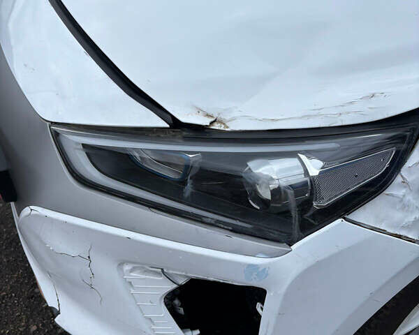 Белый Хендай Ioniq, объемом двигателя 0 л и пробегом 70 тыс. км за 10300 $, фото 9 на Automoto.ua