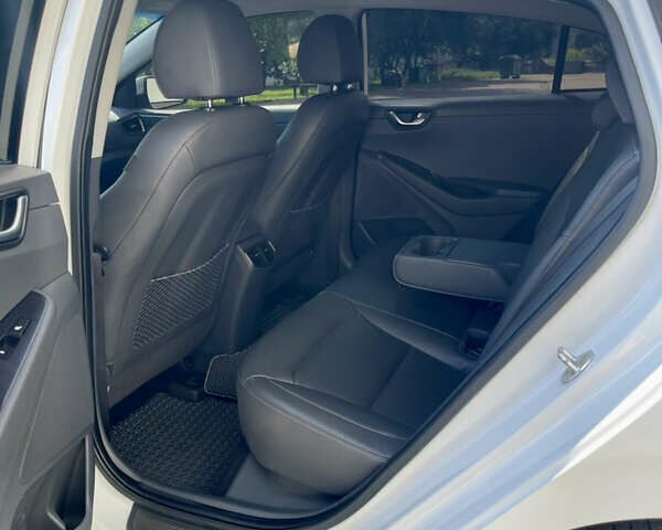 Белый Хендай Ioniq, объемом двигателя 0 л и пробегом 87 тыс. км за 17000 $, фото 15 на Automoto.ua