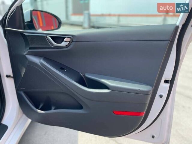 Білий Хендай Ioniq, об'ємом двигуна 0 л та пробігом 158 тис. км за 12700 $, фото 21 на Automoto.ua