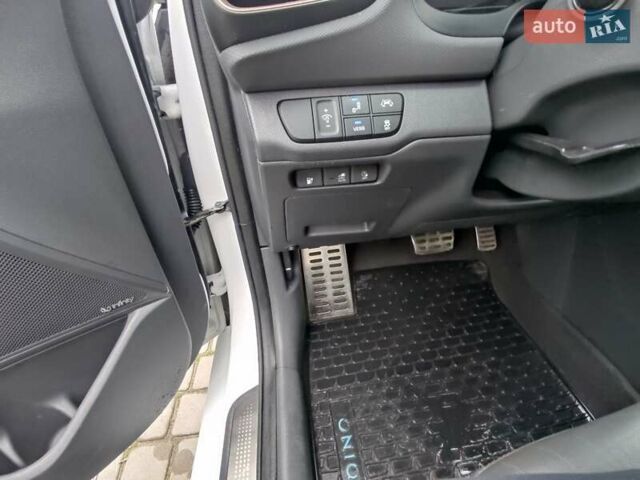 Белый Хендай Ioniq, объемом двигателя 0 л и пробегом 124 тыс. км за 13500 $, фото 12 на Automoto.ua