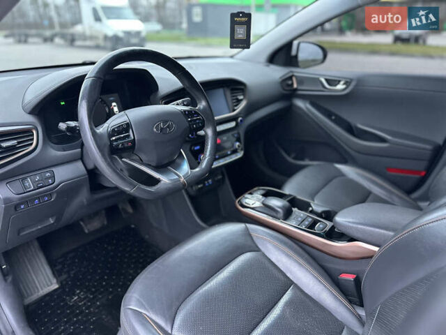 Белый Хендай Ioniq, объемом двигателя 0 л и пробегом 155 тыс. км за 11450 $, фото 9 на Automoto.ua