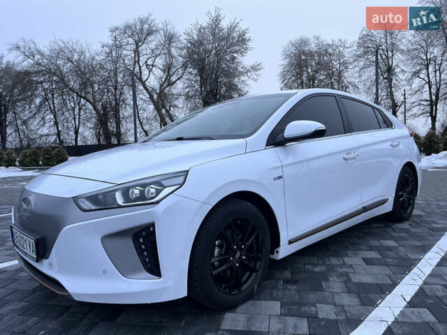 Белый Хендай Ioniq, объемом двигателя 0 л и пробегом 63 тыс. км за 14000 $, фото 3 на Automoto.ua