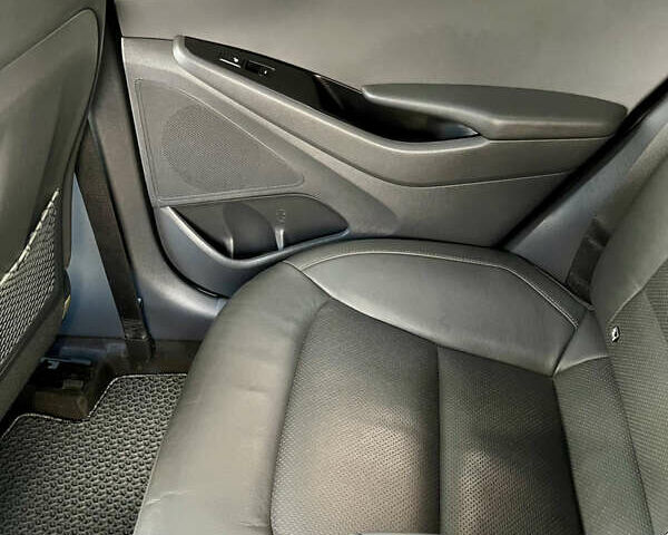 Белый Хендай Ioniq, объемом двигателя 0 л и пробегом 87 тыс. км за 17000 $, фото 39 на Automoto.ua