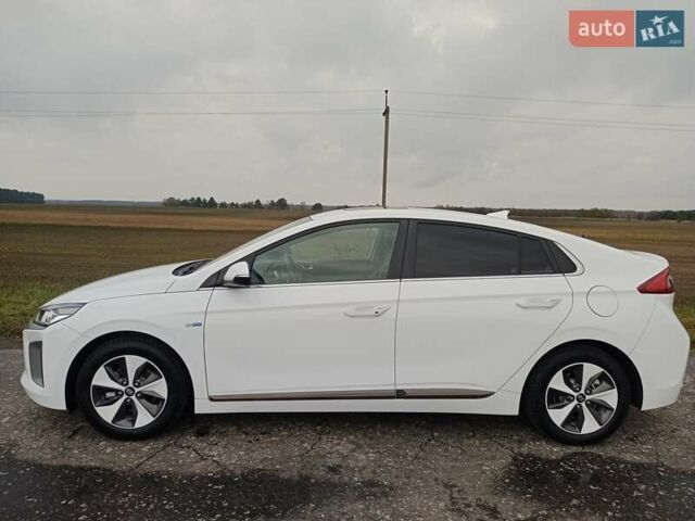 Белый Хендай Ioniq, объемом двигателя 0 л и пробегом 118 тыс. км за 11850 $, фото 2 на Automoto.ua