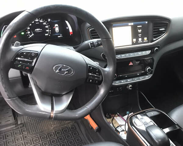 Білий Хендай Ioniq, об'ємом двигуна 0 л та пробігом 124 тис. км за 13500 $, фото 8 на Automoto.ua