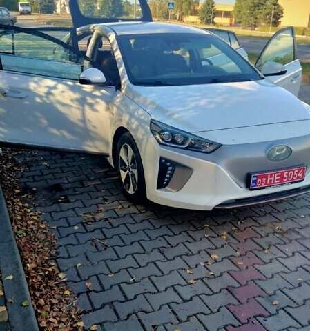 Белый Хендай Ioniq, объемом двигателя 0 л и пробегом 147 тыс. км за 13900 $, фото 9 на Automoto.ua