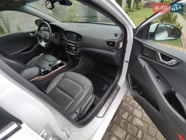 Белый Хендай Ioniq, объемом двигателя 0 л и пробегом 124 тыс. км за 13500 $, фото 9 на Automoto.ua