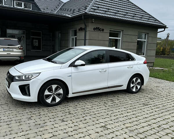 Белый Хендай Ioniq, объемом двигателя 0 л и пробегом 160 тыс. км за 11850 $, фото 1 на Automoto.ua