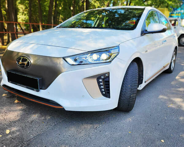 Білий Хендай Ioniq, об'ємом двигуна 0 л та пробігом 232 тис. км за 10999 $, фото 2 на Automoto.ua