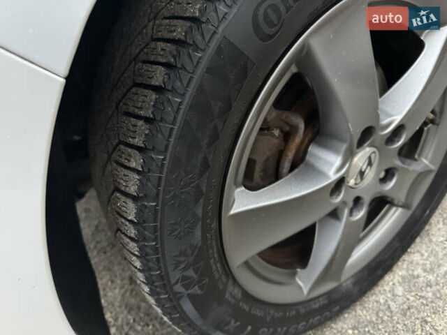 Белый Хендай Ioniq, объемом двигателя 0 л и пробегом 156 тыс. км за 11600 $, фото 25 на Automoto.ua