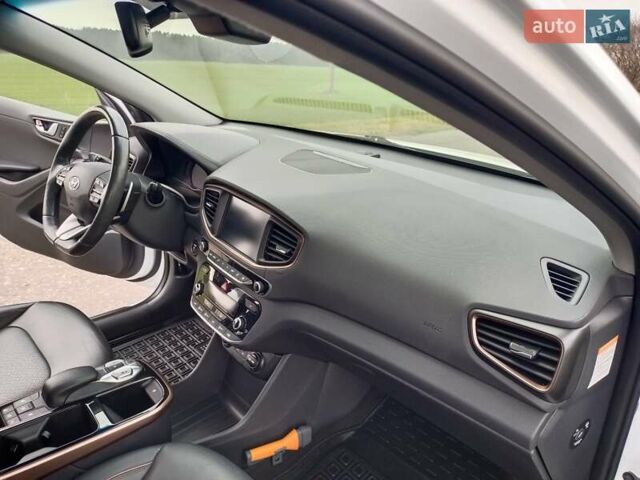 Белый Хендай Ioniq, объемом двигателя 0 л и пробегом 102 тыс. км за 12650 $, фото 21 на Automoto.ua