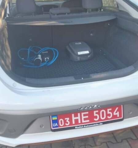 Белый Хендай Ioniq, объемом двигателя 0 л и пробегом 147 тыс. км за 13900 $, фото 7 на Automoto.ua