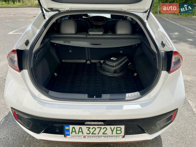 Белый Хендай Ioniq, объемом двигателя 0 л и пробегом 87 тыс. км за 17000 $, фото 18 на Automoto.ua