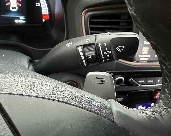 Белый Хендай Ioniq, объемом двигателя 0 л и пробегом 84 тыс. км за 12990 $, фото 22 на Automoto.ua
