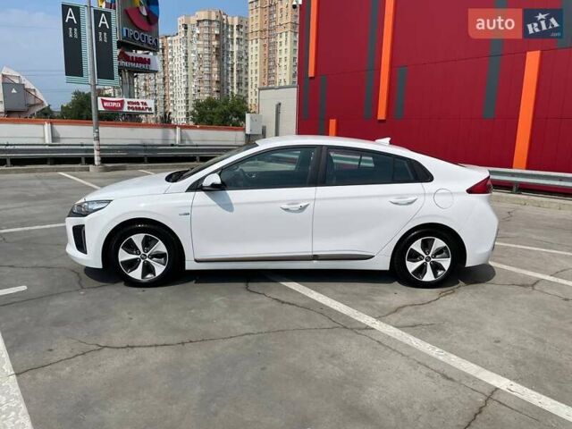 Білий Хендай Ioniq, об'ємом двигуна 0 л та пробігом 158 тис. км за 12700 $, фото 5 на Automoto.ua