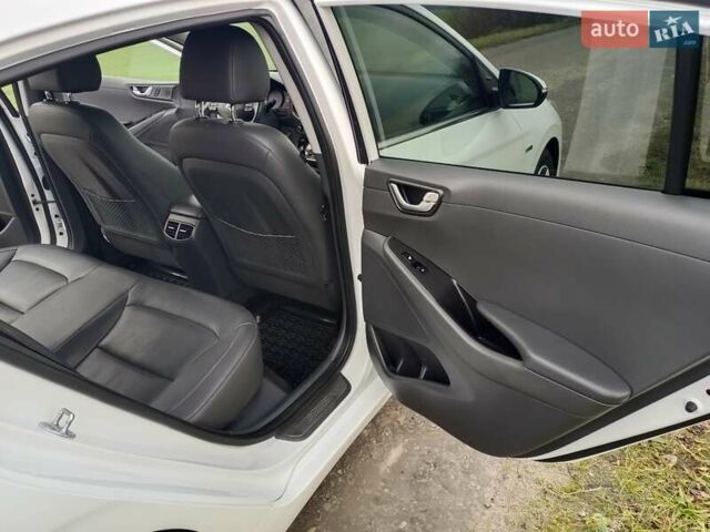 Белый Хендай Ioniq, объемом двигателя 0 л и пробегом 102 тыс. км за 12650 $, фото 17 на Automoto.ua