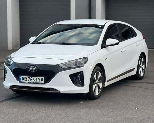 Белый Хендай Ioniq, объемом двигателя 0 л и пробегом 95 тыс. км за 12500 $, фото 12 на Automoto.ua