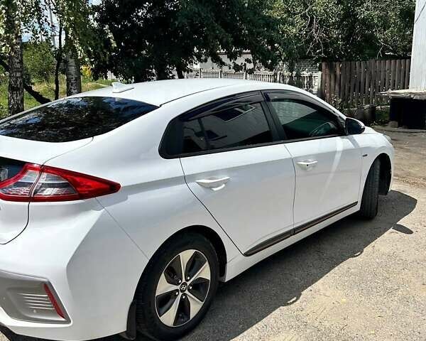 Білий Хендай Ioniq, об'ємом двигуна 0 л та пробігом 108 тис. км за 13500 $, фото 6 на Automoto.ua