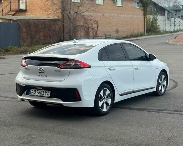 Белый Хендай Ioniq, объемом двигателя 0 л и пробегом 95 тыс. км за 12500 $, фото 15 на Automoto.ua