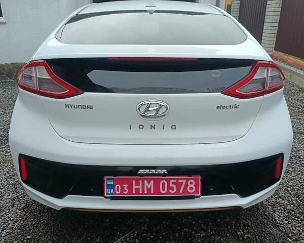 Белый Хендай Ioniq, объемом двигателя 0 л и пробегом 230 тыс. км за 10097 $, фото 2 на Automoto.ua