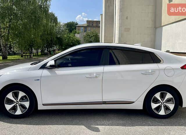 Белый Хендай Ioniq, объемом двигателя 0 л и пробегом 87 тыс. км за 17000 $, фото 2 на Automoto.ua