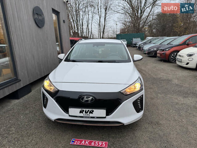 Белый Хендай Ioniq, объемом двигателя 0 л и пробегом 156 тыс. км за 11600 $, фото 3 на Automoto.ua