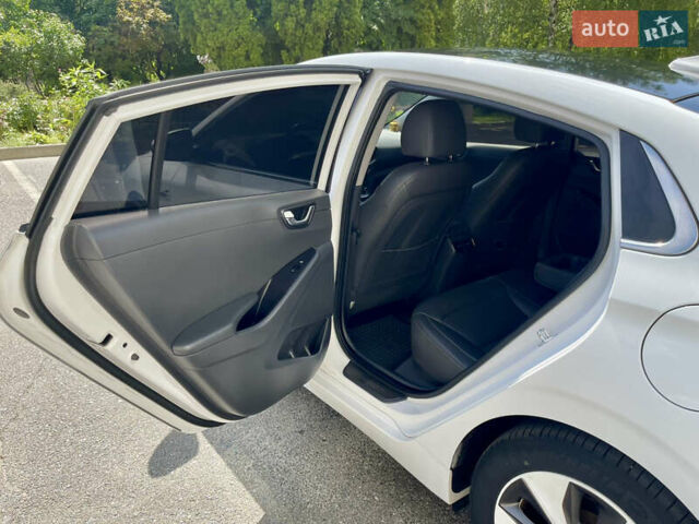 Белый Хендай Ioniq, объемом двигателя 0 л и пробегом 87 тыс. км за 17000 $, фото 14 на Automoto.ua