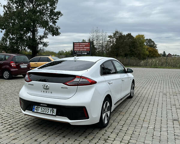 Белый Хендай Ioniq, объемом двигателя 0 л и пробегом 160 тыс. км за 11850 $, фото 8 на Automoto.ua