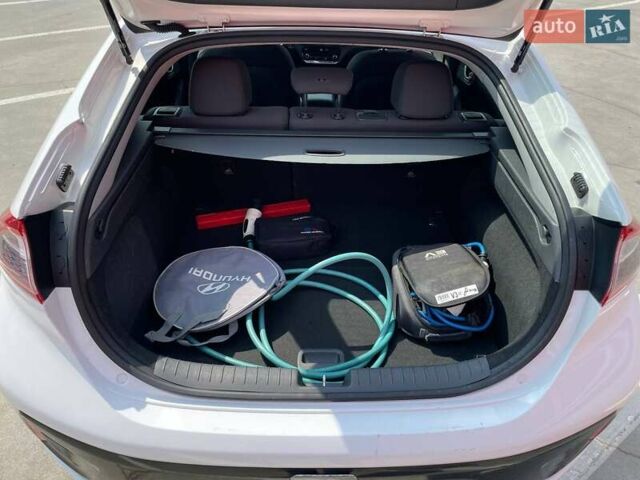 Білий Хендай Ioniq, об'ємом двигуна 0 л та пробігом 158 тис. км за 12700 $, фото 15 на Automoto.ua