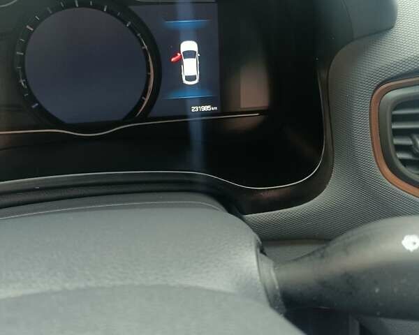 Белый Хендай Ioniq, объемом двигателя 0 л и пробегом 230 тыс. км за 10097 $, фото 6 на Automoto.ua