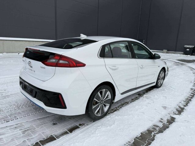 Белый Хендай Ioniq, объемом двигателя 1.6 л и пробегом 120 тыс. км за 9999 $, фото 3 на Automoto.ua