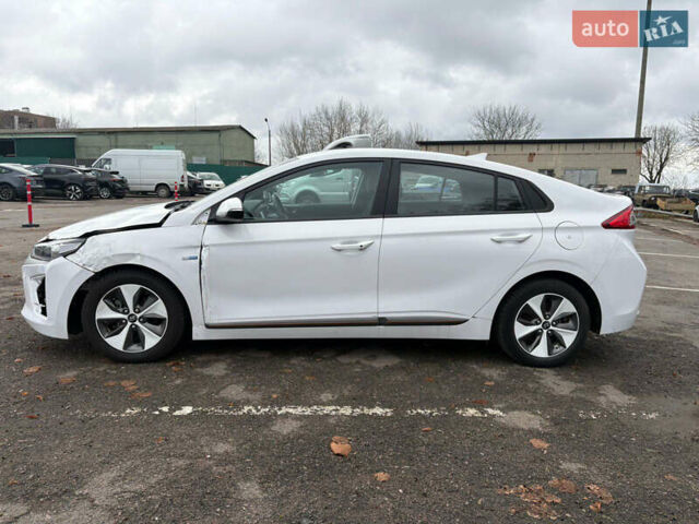 Белый Хендай Ioniq, объемом двигателя 0 л и пробегом 70 тыс. км за 10300 $, фото 4 на Automoto.ua