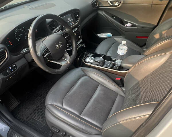 Белый Хендай Ioniq, объемом двигателя 0 л и пробегом 93 тыс. км за 13500 $, фото 6 на Automoto.ua
