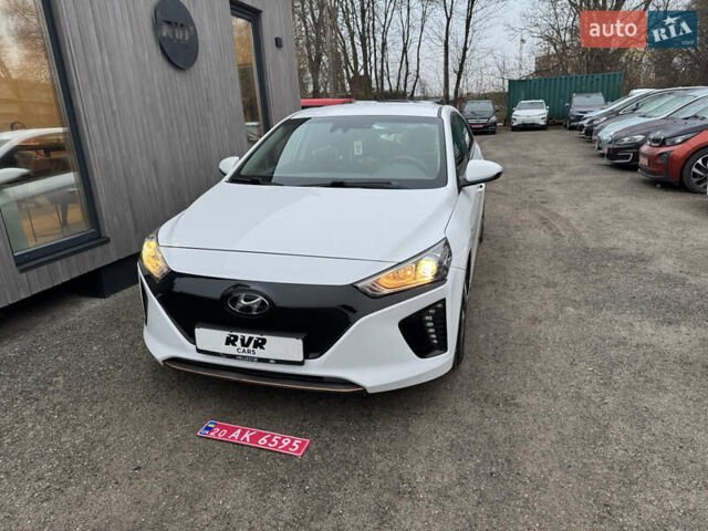 Белый Хендай Ioniq, объемом двигателя 0 л и пробегом 156 тыс. км за 11600 $, фото 1 на Automoto.ua