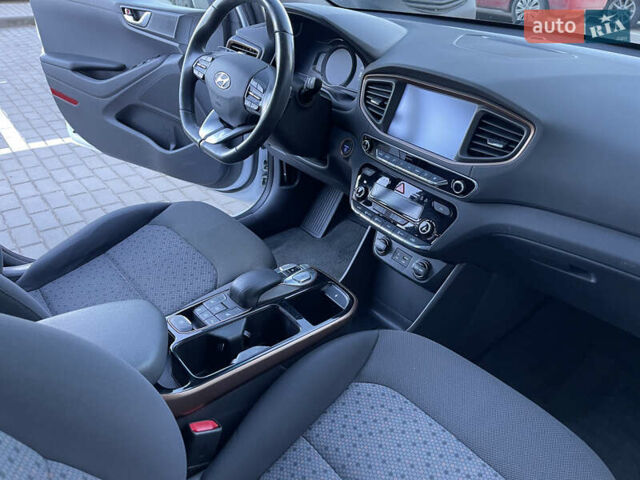 Белый Хендай Ioniq, объемом двигателя 0 л и пробегом 154 тыс. км за 10950 $, фото 20 на Automoto.ua