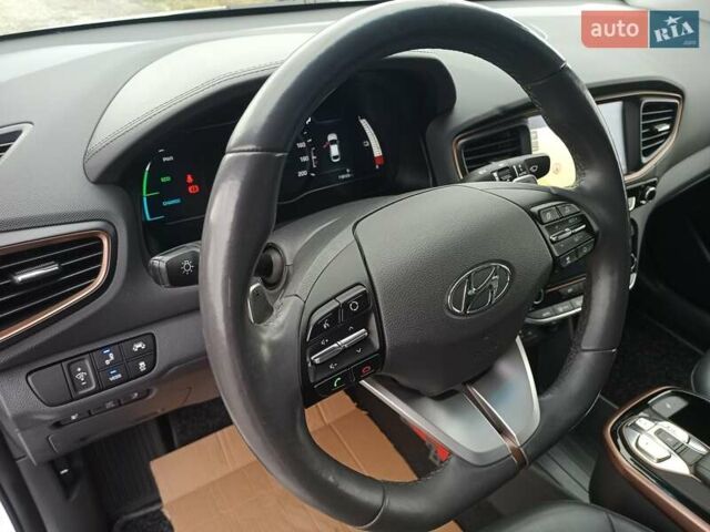Белый Хендай Ioniq, объемом двигателя 0 л и пробегом 118 тыс. км за 11850 $, фото 62 на Automoto.ua