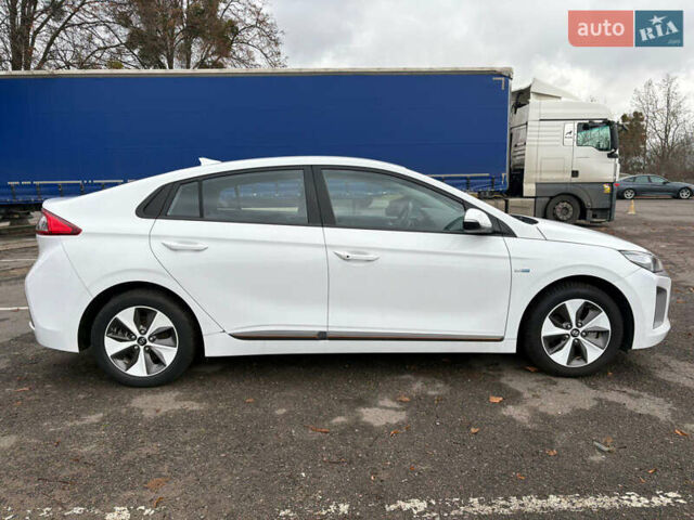 Белый Хендай Ioniq, объемом двигателя 0 л и пробегом 70 тыс. км за 10300 $, фото 3 на Automoto.ua
