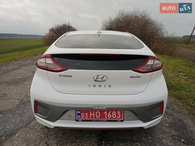 Белый Хендай Ioniq, объемом двигателя 0 л и пробегом 118 тыс. км за 11850 $, фото 5 на Automoto.ua