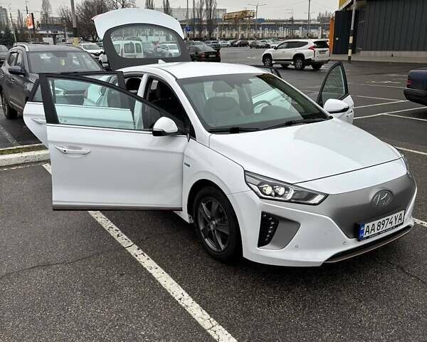 Білий Хендай Ioniq, об'ємом двигуна 0 л та пробігом 51 тис. км за 14900 $, фото 1 на Automoto.ua