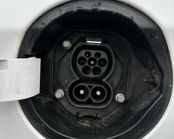 Белый Хендай Ioniq, объемом двигателя 0 л и пробегом 70 тыс. км за 10300 $, фото 13 на Automoto.ua